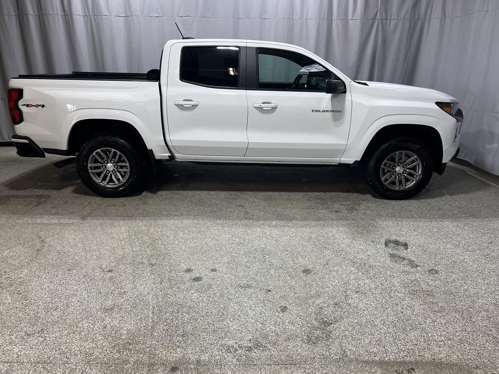 Summit White 2023 Chevrolet Colorado LT Crew Cab 4WD Pickup Truck Four-Wheel Drive 8-Speed Automatic