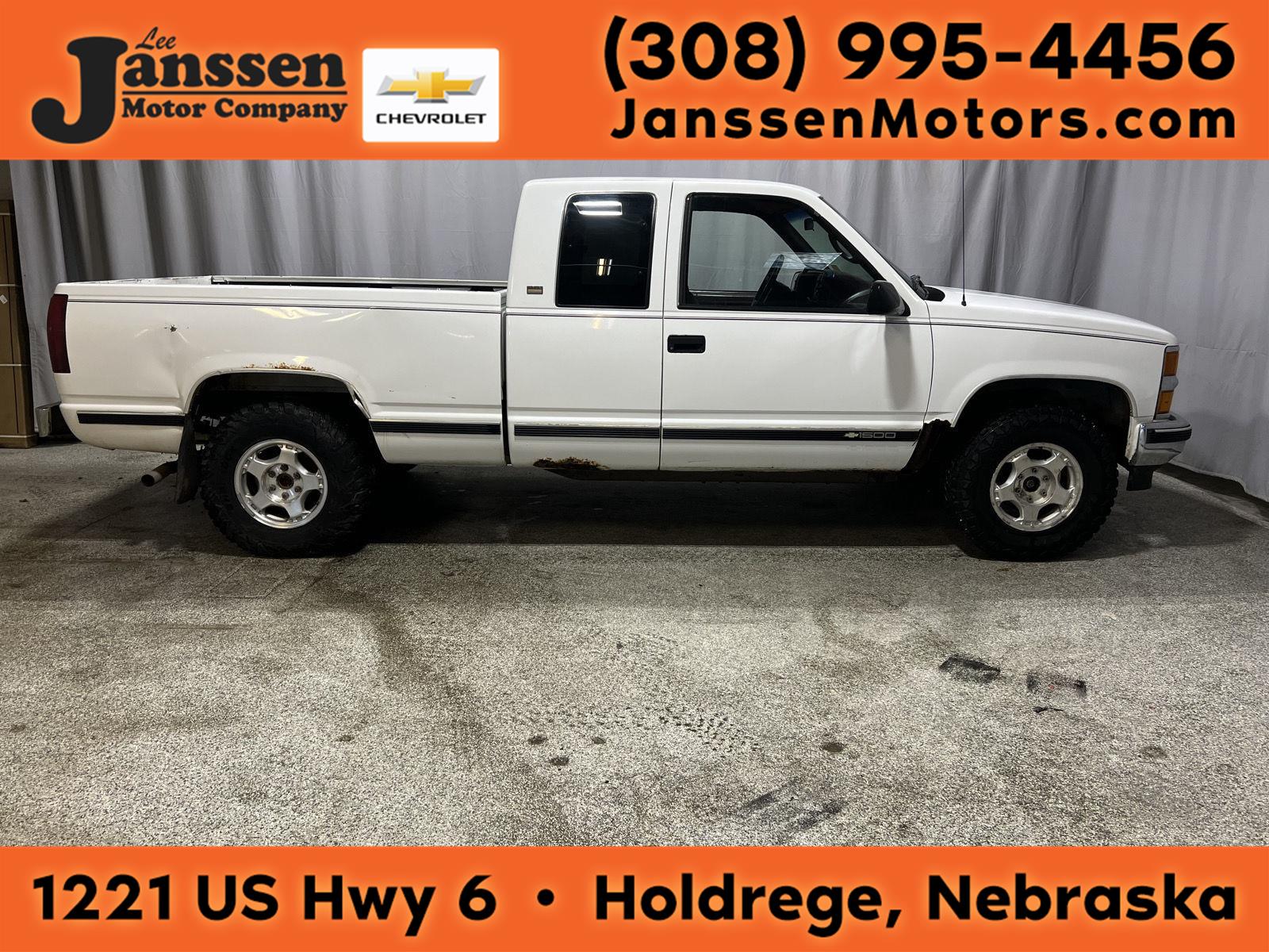 White 1995 Chevrolet C/K 1500 Pickup Truck Automatic