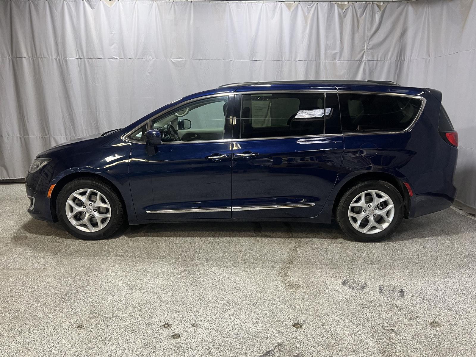  2017 Chrysler Pacifica Touring L FWD   