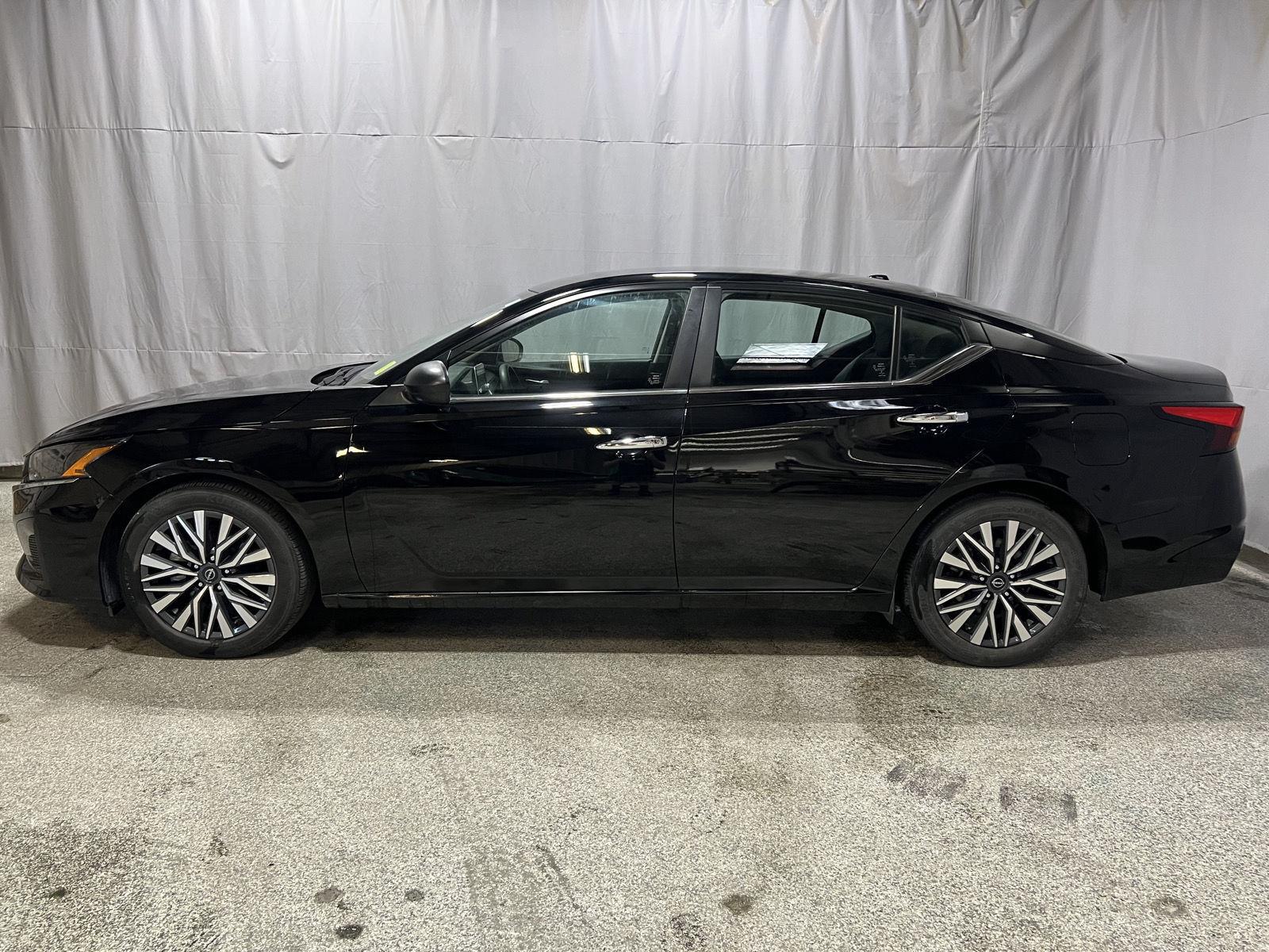Super Black 2024 Nissan Altima Sedan Front-Wheel Drive Continuously Variable Transmission
