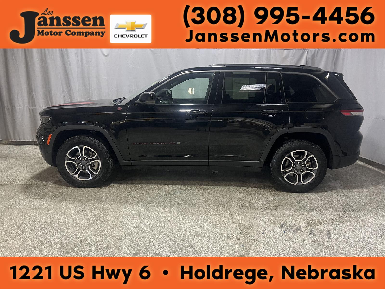 Diamond Black Crystal Pearlcoat 2022 Jeep Grand Cherokee SUV / Crossover Four-Wheel Drive 8-Speed Automatic