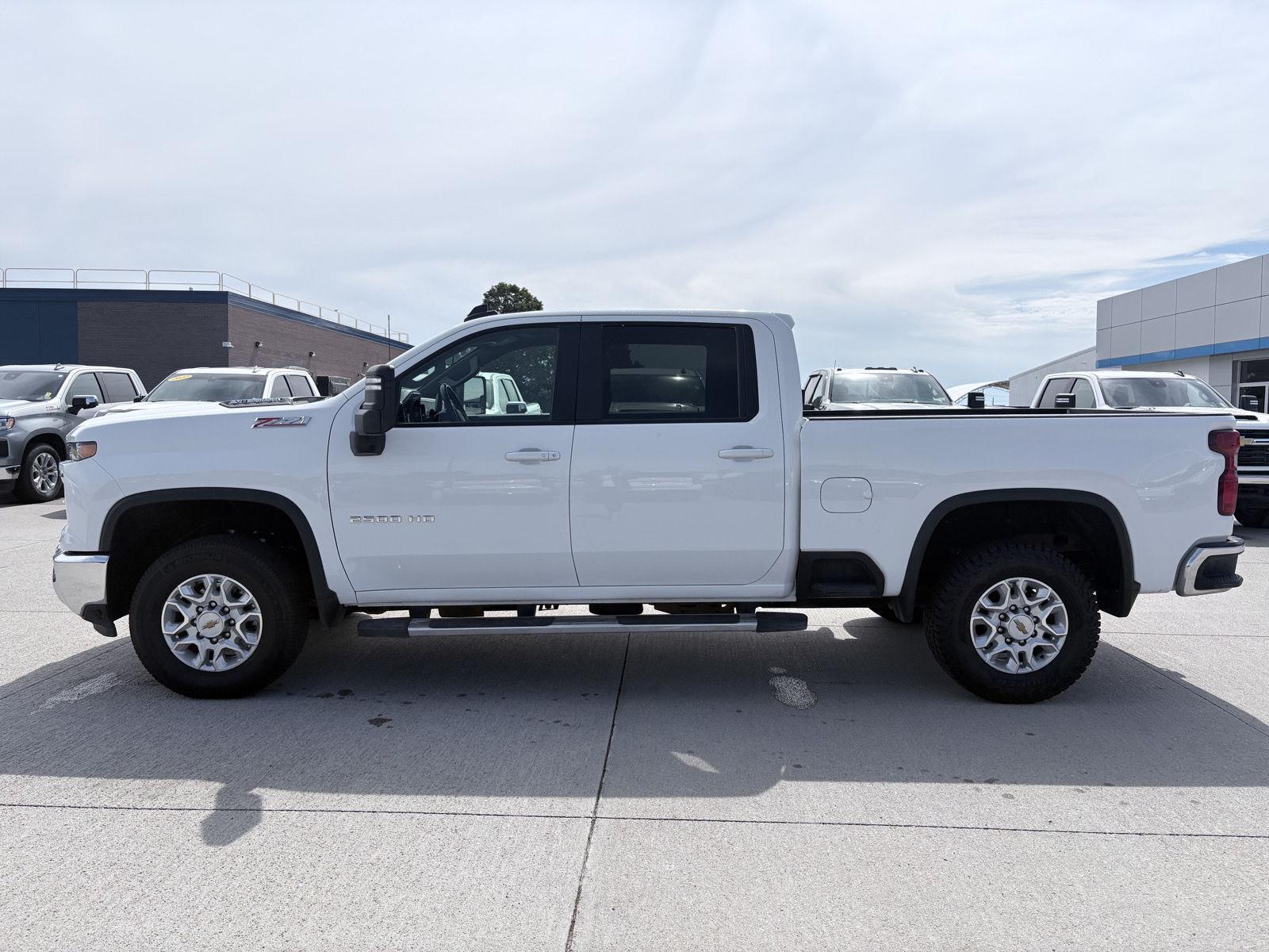Summit White 2026 Chevrolet Silverado 2500HD Pickup Truck Four-Wheel Drive Automatic