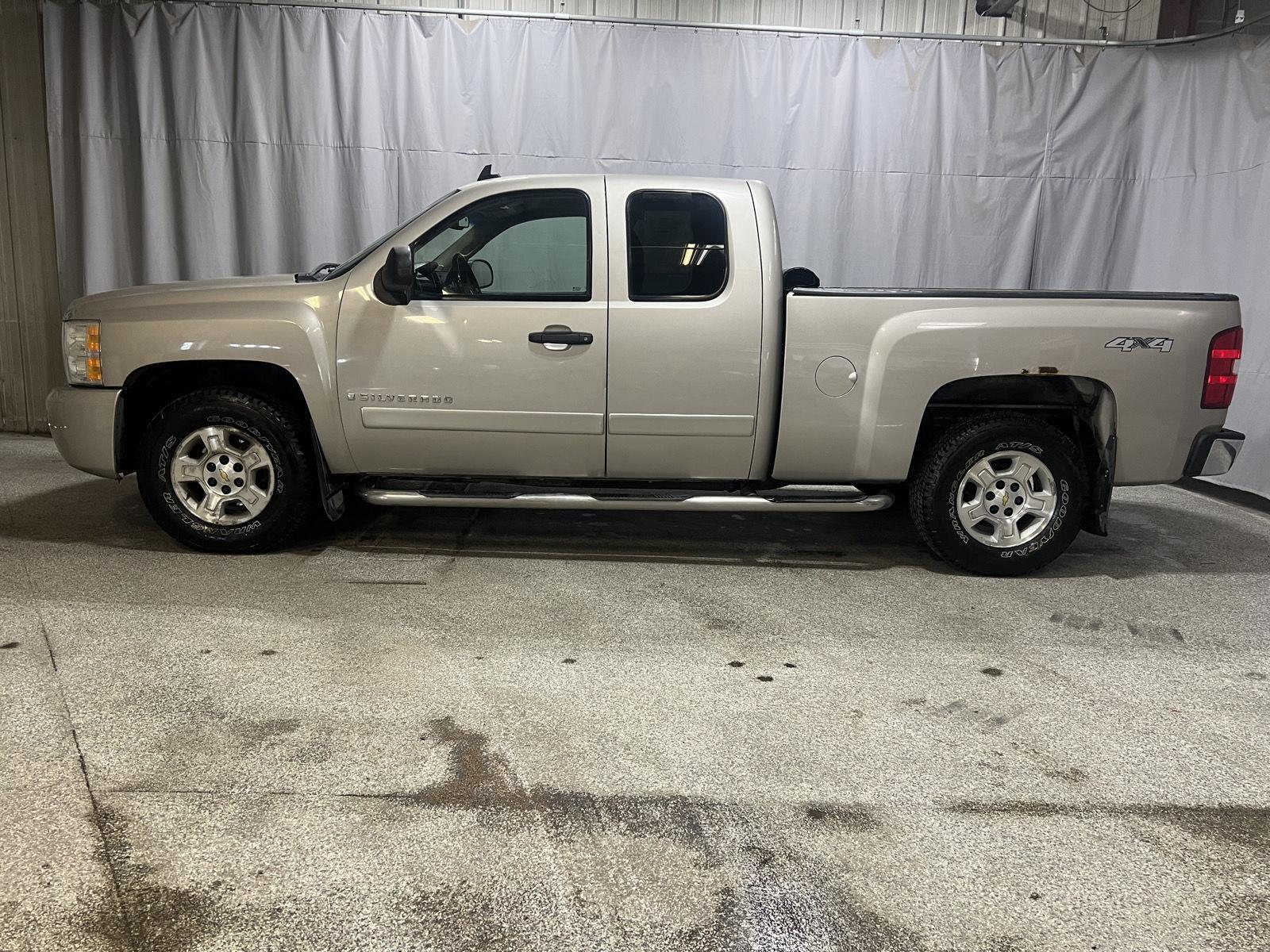 Silver Birch Metallic 2007 Chevrolet Silverado 1500 Pickup Truck 4-Speed Automatic