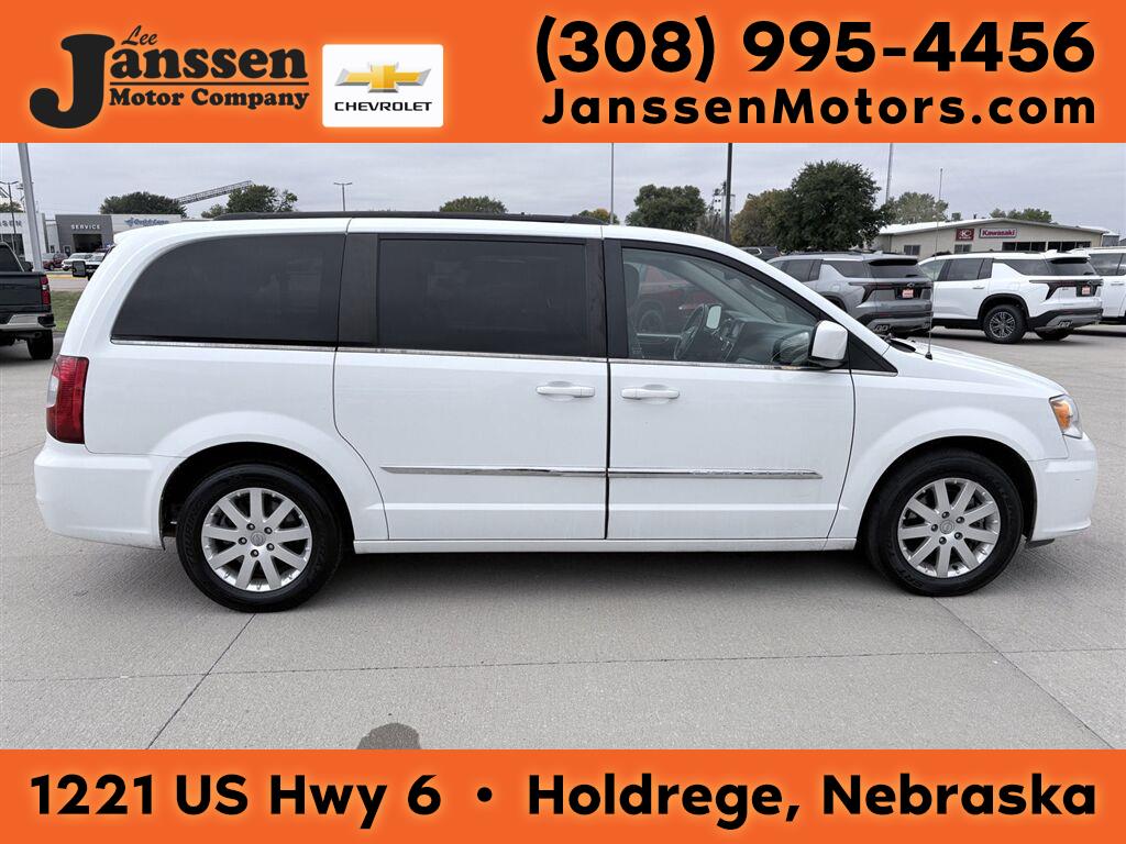 Bright White Clearcoat 2016 Chrysler Town & Country Minivan Front-Wheel Drive 6-Speed Automatic