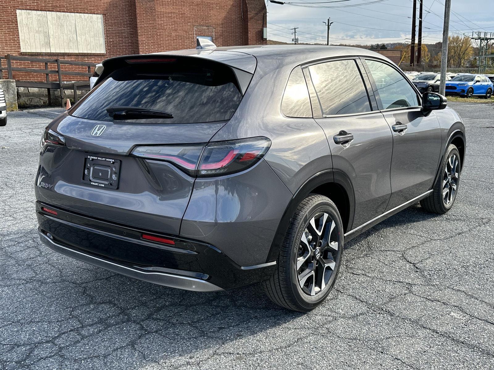 View vehicle photo 7