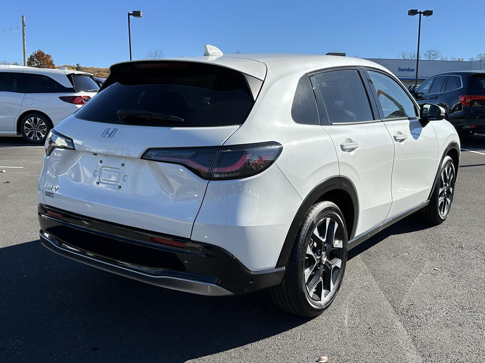 View vehicle photo 7