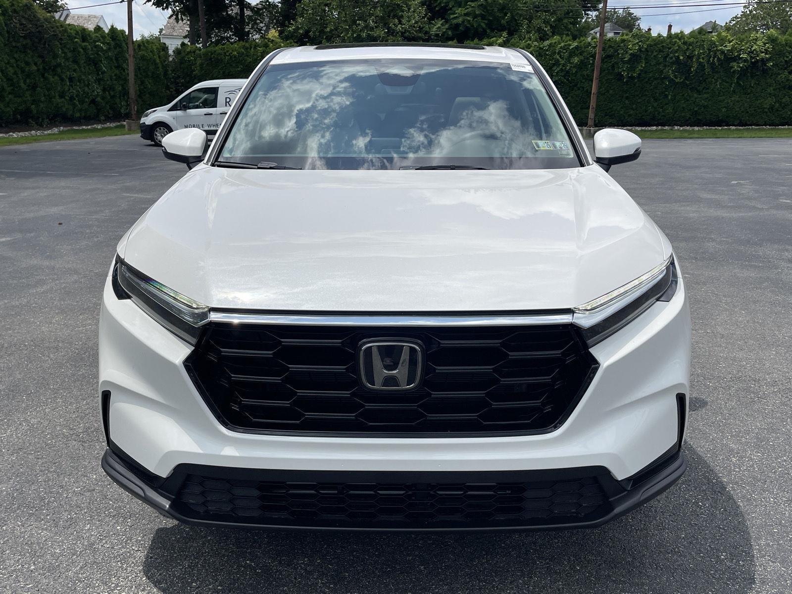 View vehicle photo 3