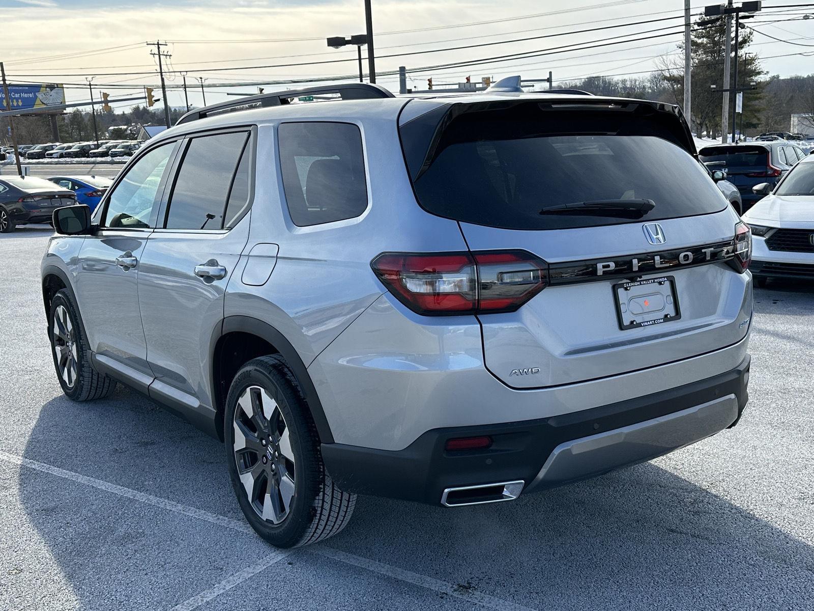 View vehicle photo 5