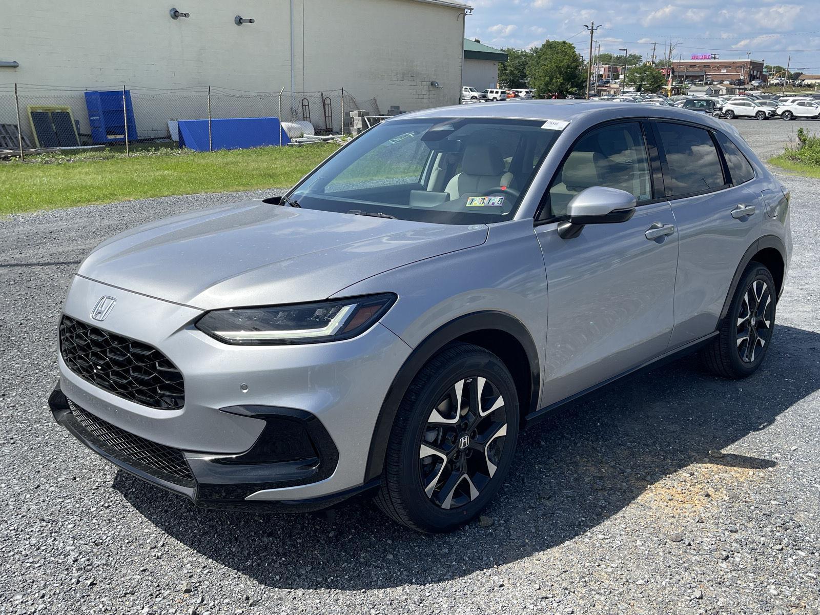 View vehicle photo 4