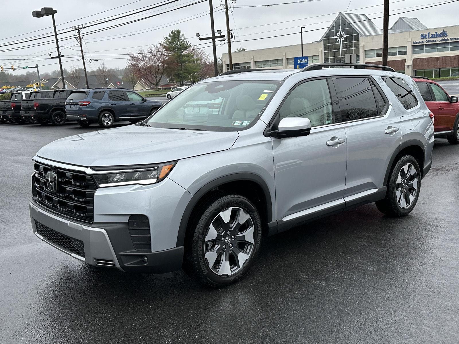 View vehicle photo 4