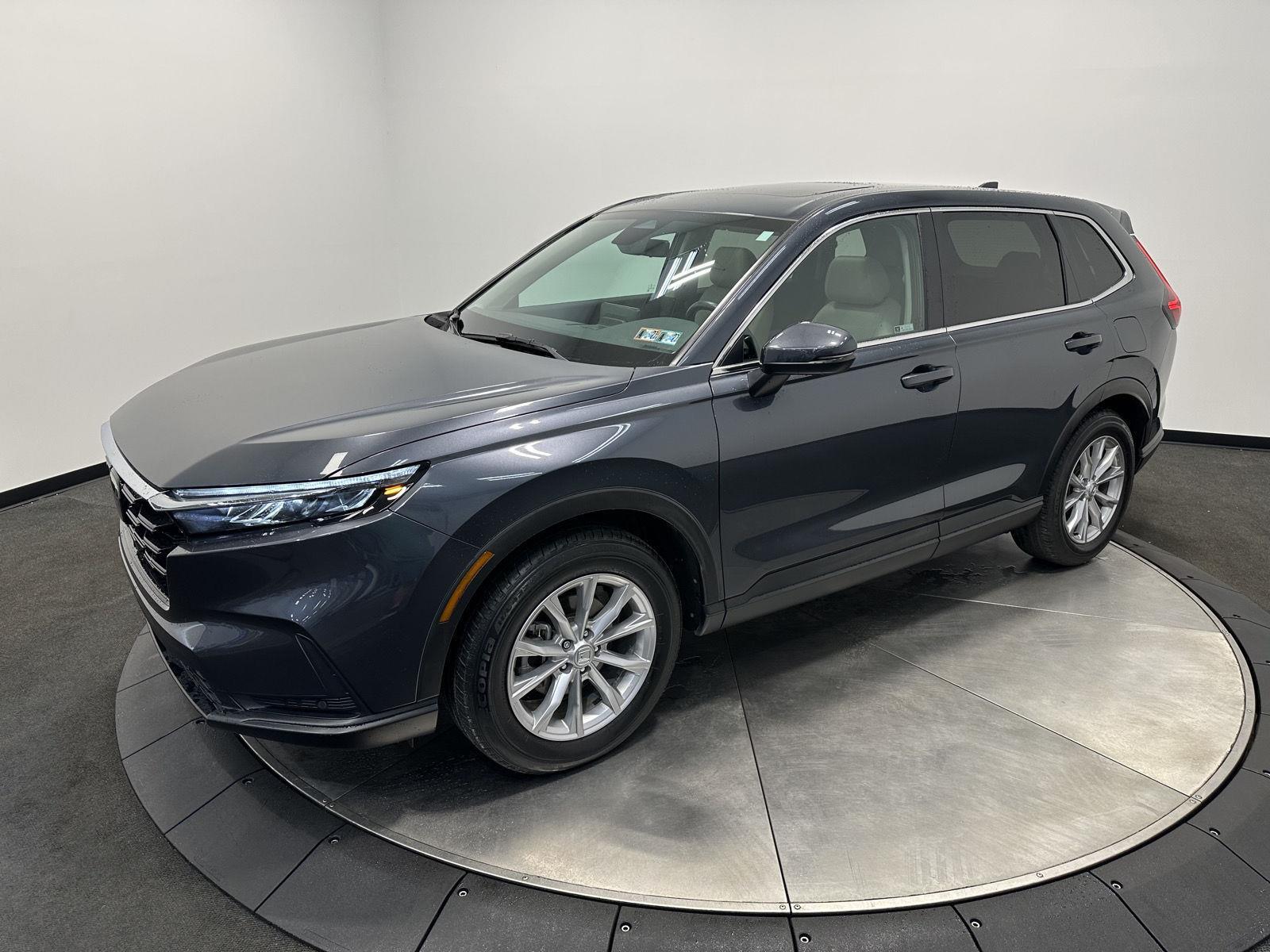 View vehicle photo 4