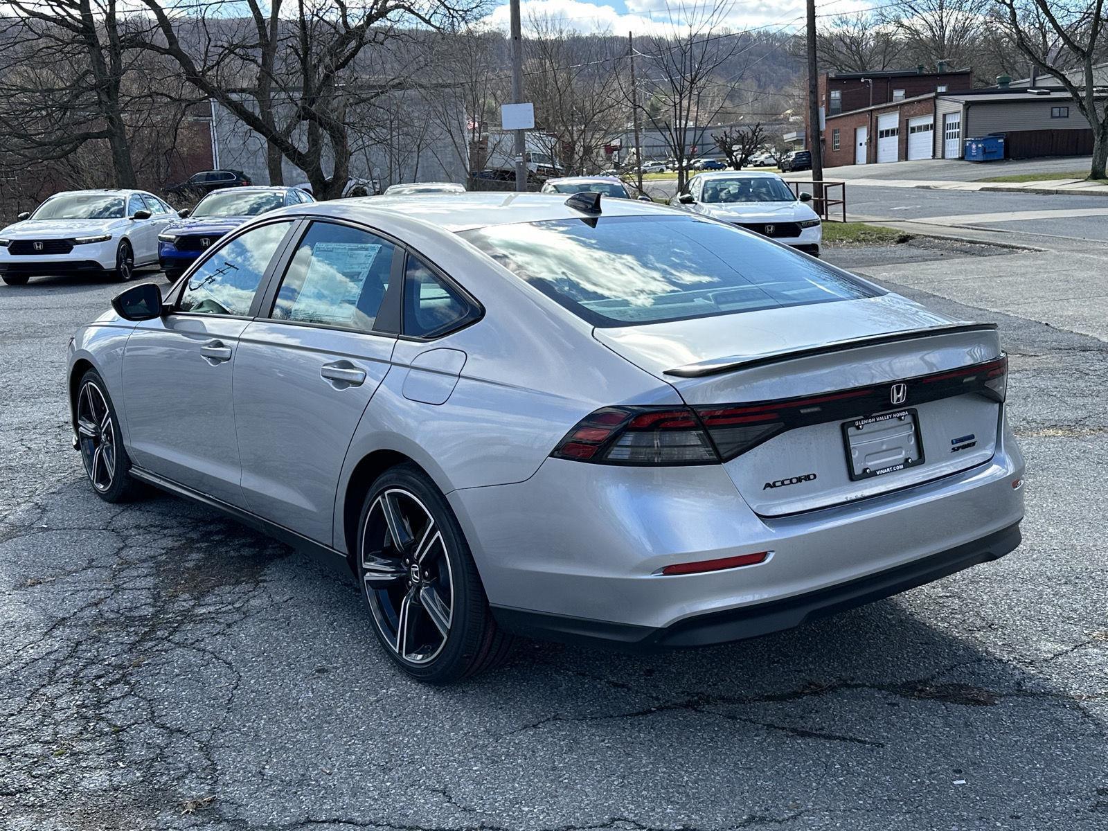 View vehicle photo 5