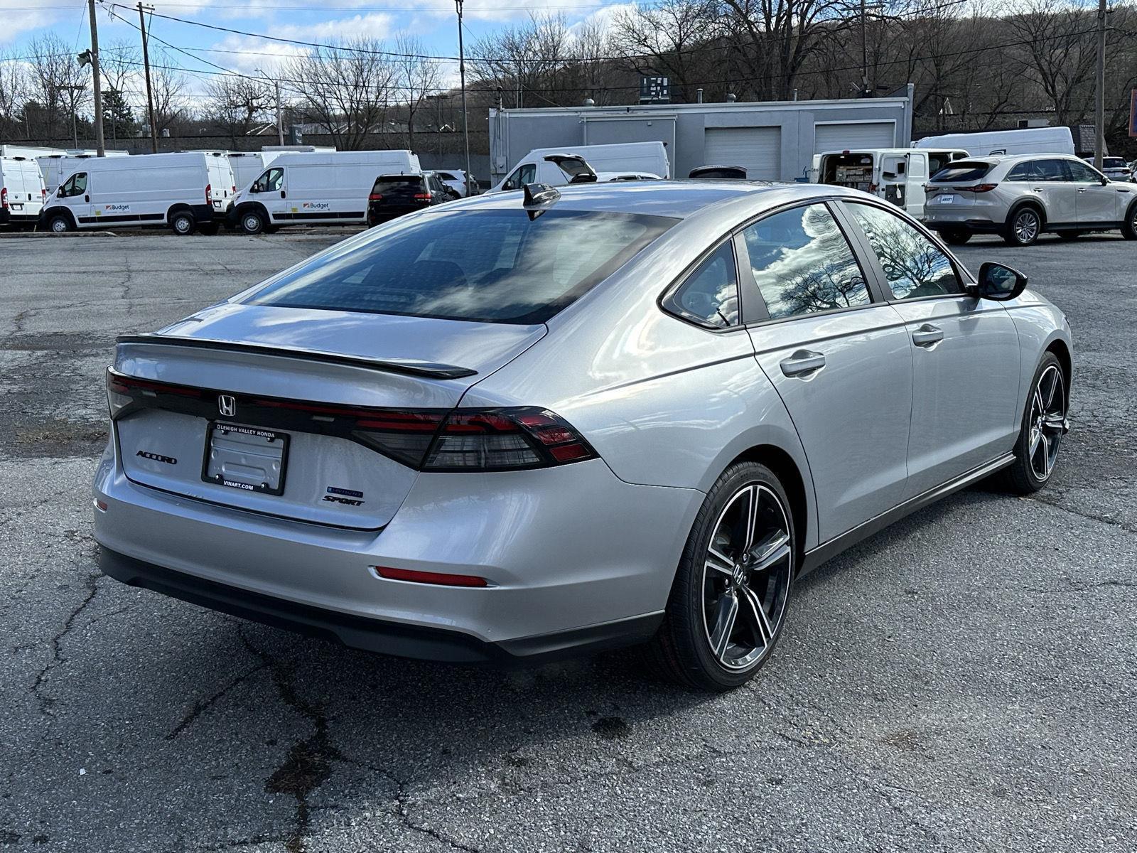 View vehicle photo 7