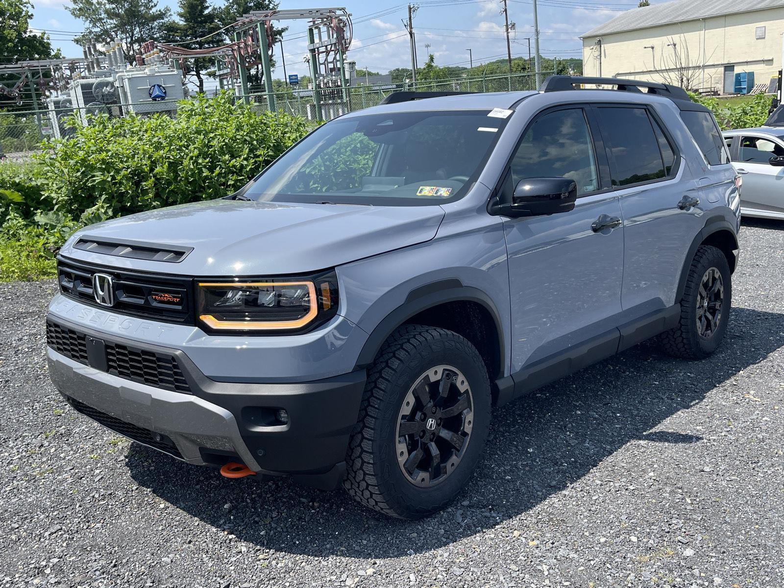 View vehicle photo 4