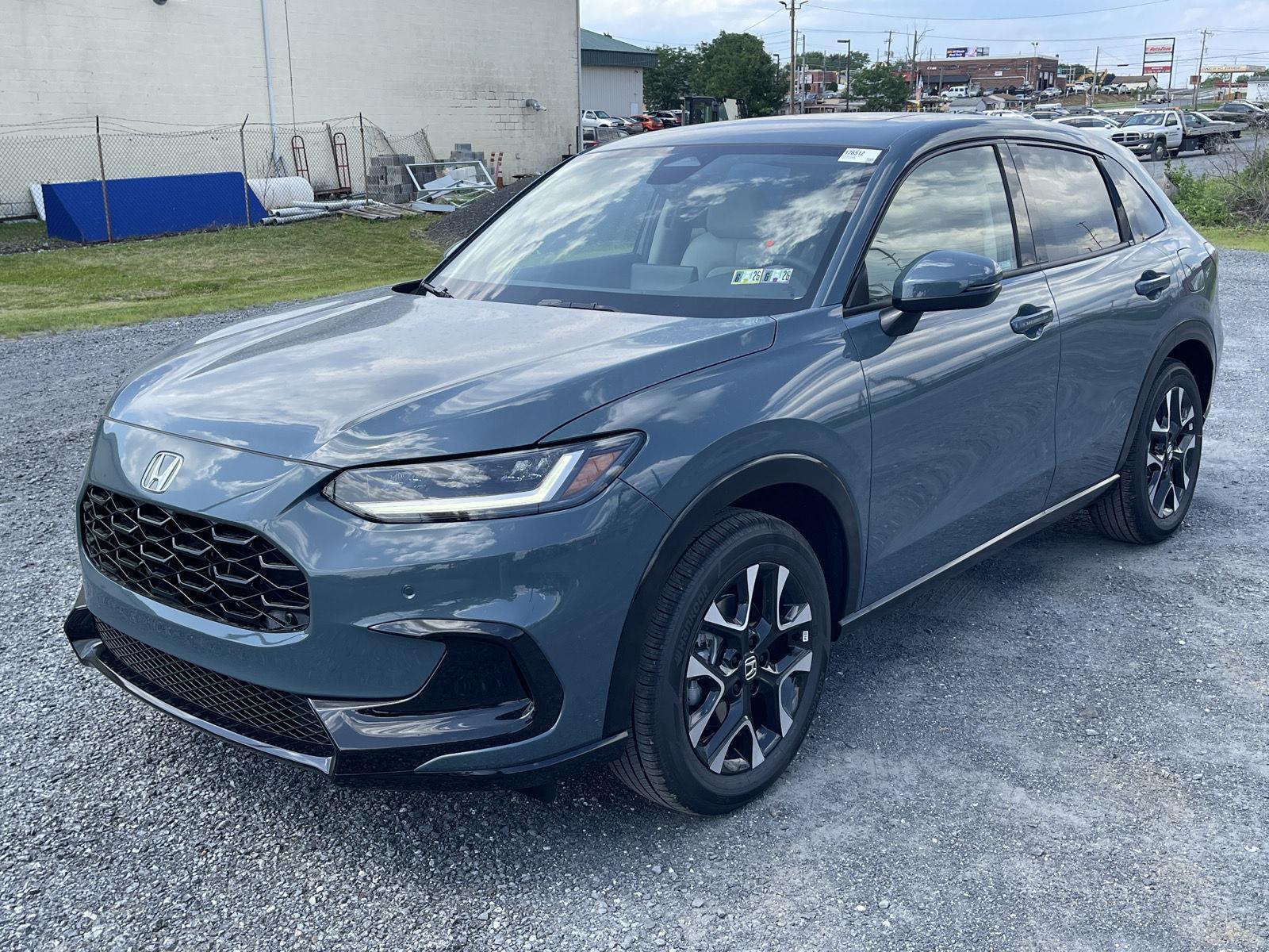 View vehicle photo 4