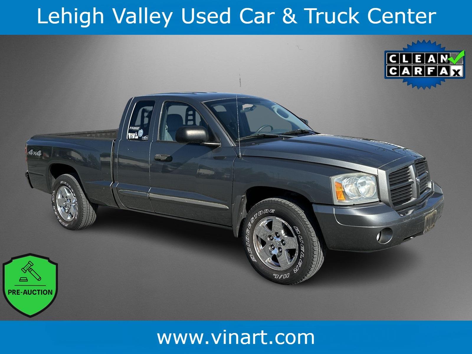 Mineral Gray Metallic Clearcoat 2006 Dodge Dakota SLT Club Cab 4WD Pickup Truck Four-Wheel Drive 6-Speed Manual