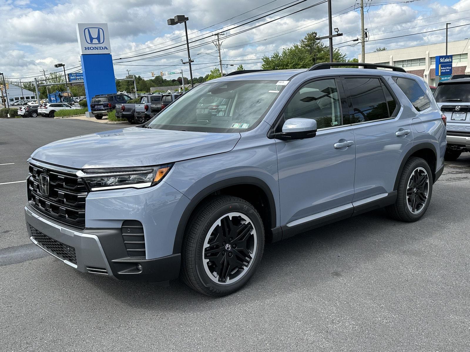 View vehicle photo 4