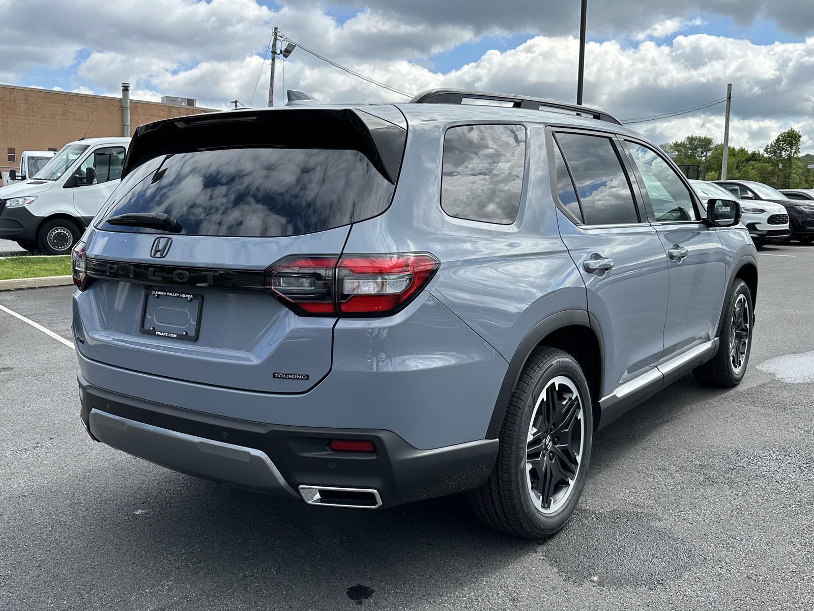 View vehicle photo 7