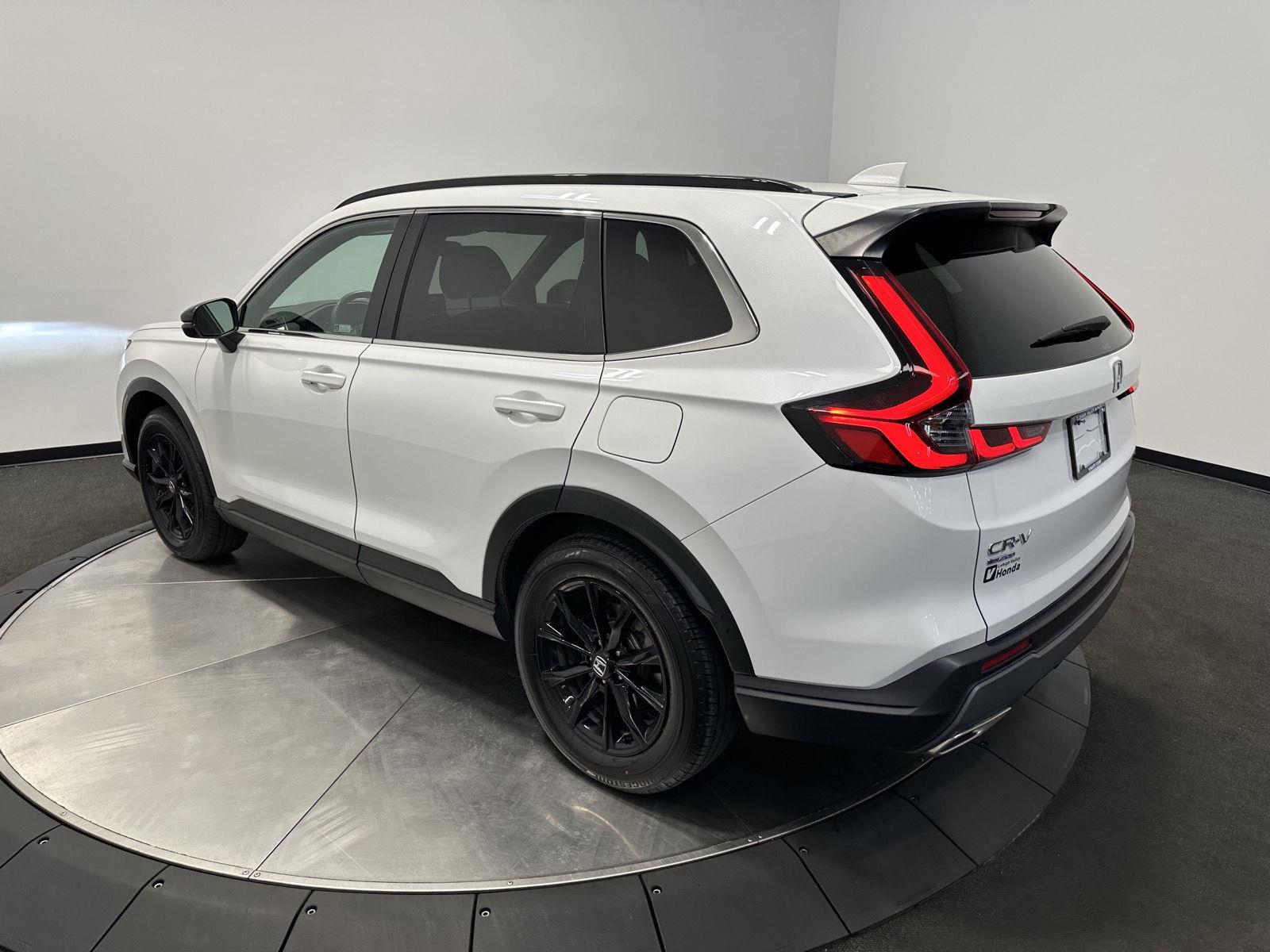 View vehicle photo 4