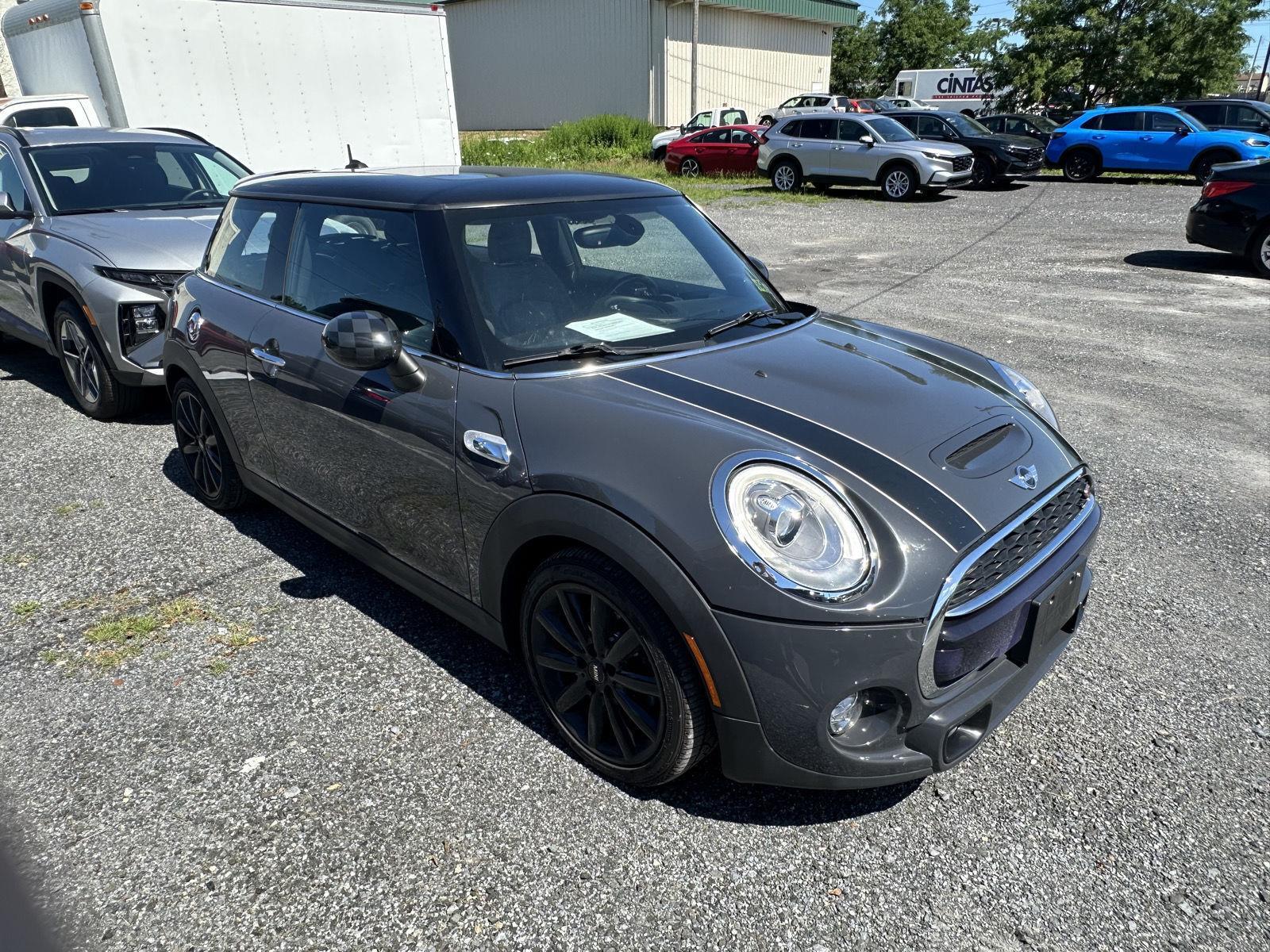 Gray (Thunder Grey Metallic) 2016 MINI Cooper Hatchback Front-Wheel Drive 6-Speed Manual