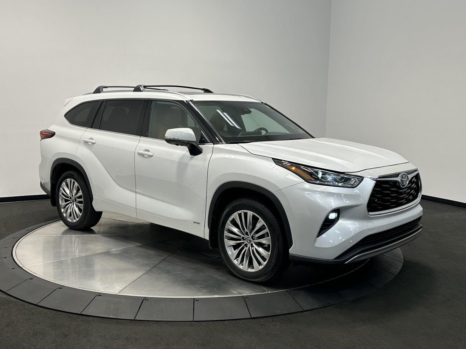 White (Wind Chill Pearl) 2025 Toyota Highlander Hybrid SUV / Crossover All-Wheel Drive Continuously Variable Transmission