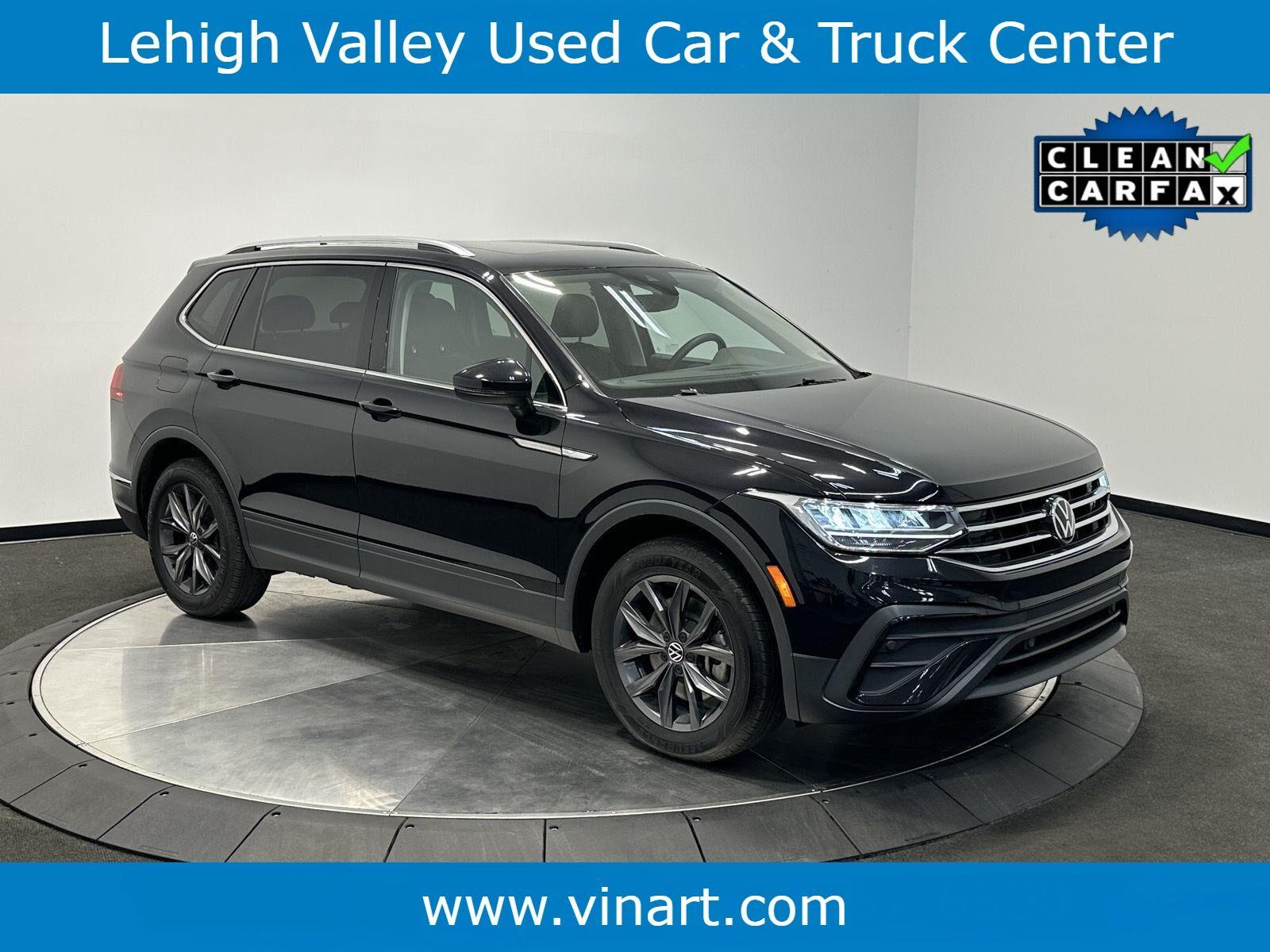 Deep Black Pearl 2022 Volkswagen Tiguan SUV / Crossover All-Wheel Drive Automatic