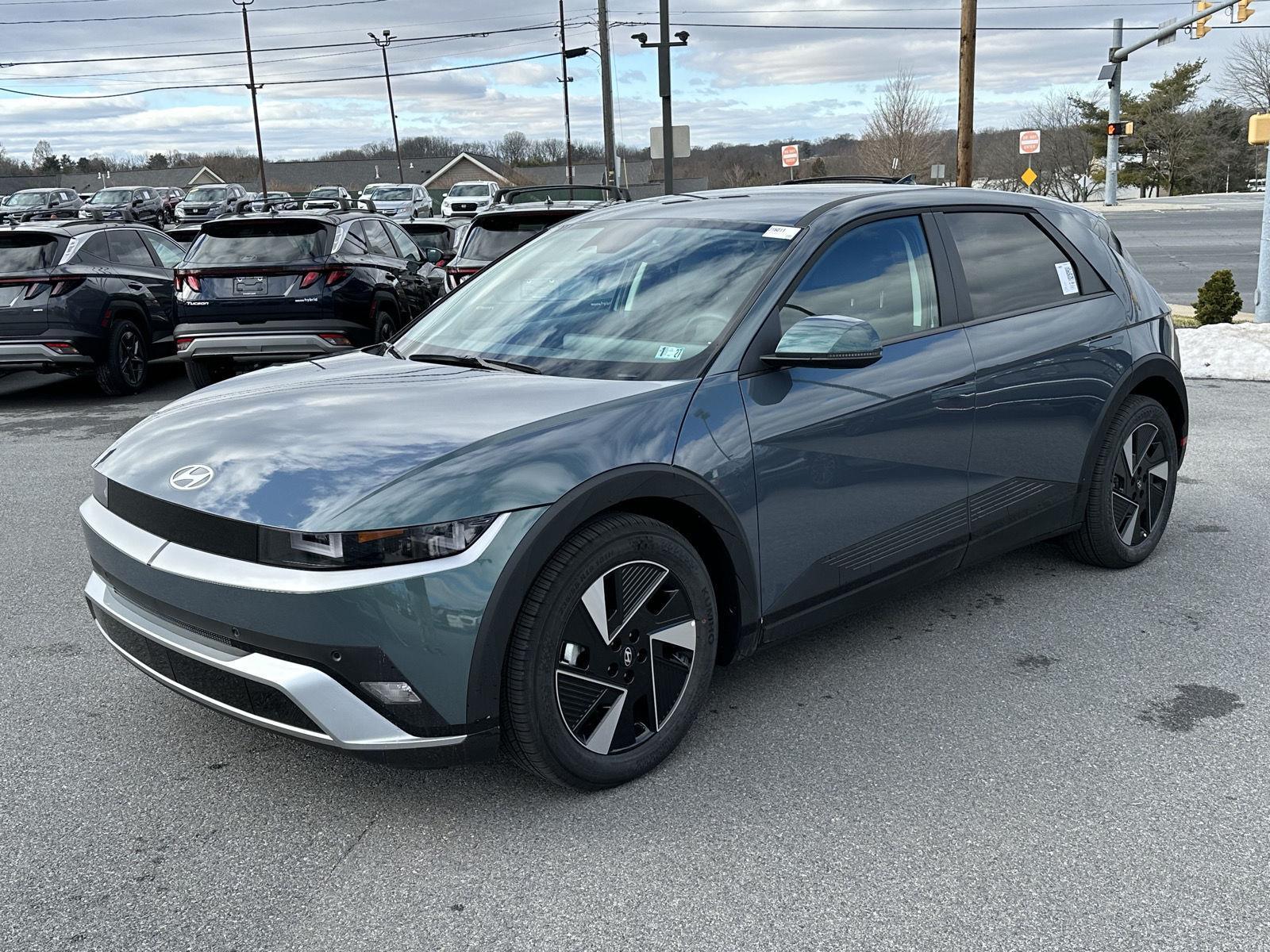 View vehicle photo 4