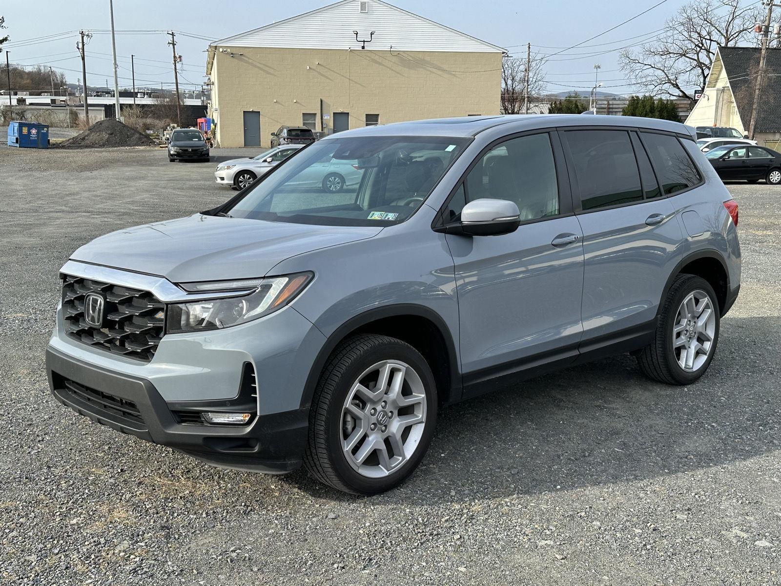 View vehicle photo 4