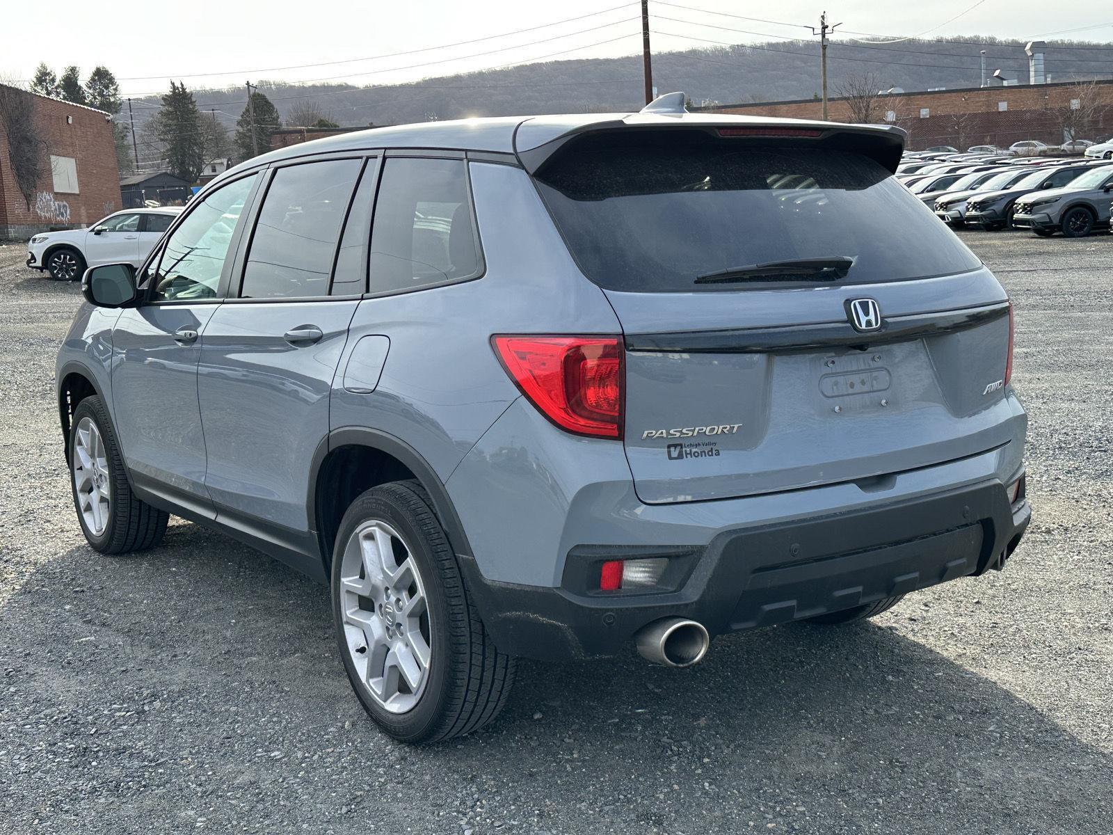 View vehicle photo 6