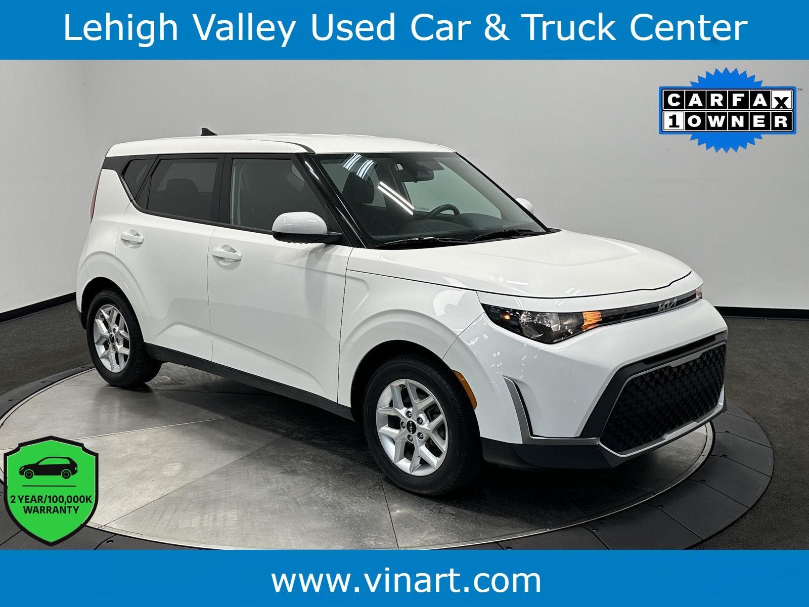 Snow White Pearl 2023 Kia Soul SUV / Crossover Front-Wheel Drive Continuously Variable Transmission