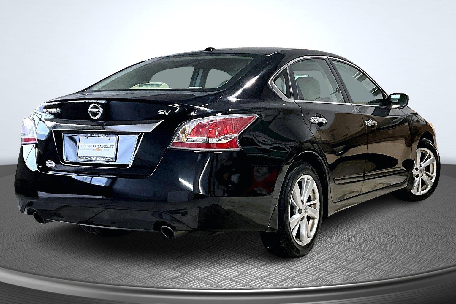 Used 2015 Nissan Altima SV with VIN 1N4AL3AP6FC122531 for sale in St. Charles, IL