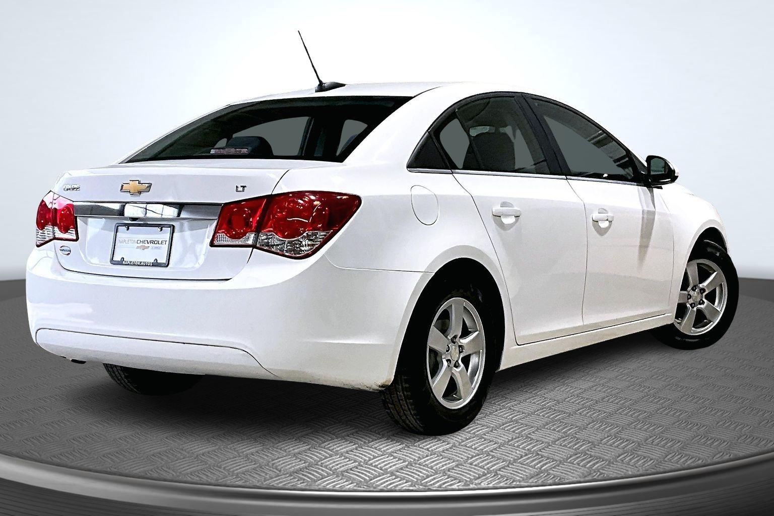 Used 2015 Chevrolet Cruze 1LT with VIN 1G1PC5SB5F7233589 for sale in St. Charles, IL