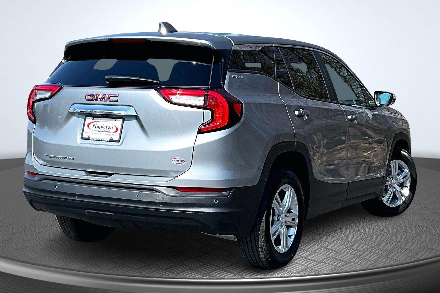 View vehicle photo 2