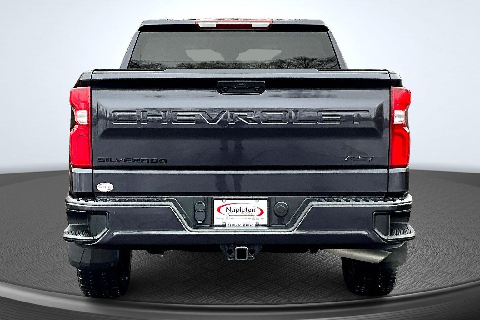 View vehicle photo 4