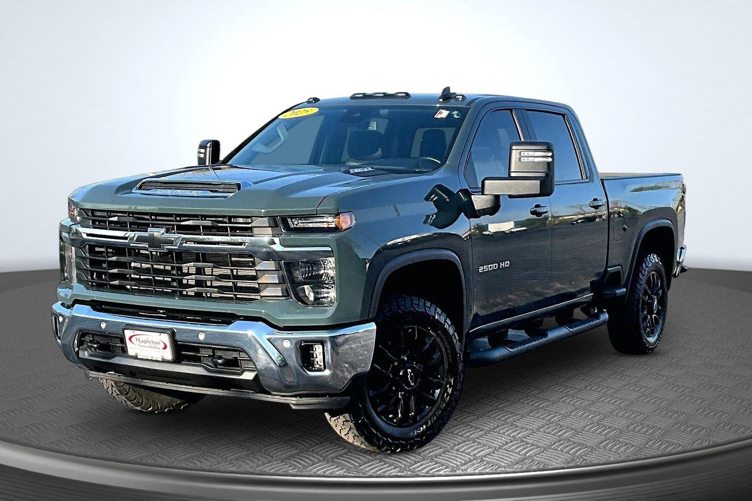 2025 Chevrolet Silverado HD LT 4WD Crew Cab Standard Box's photo