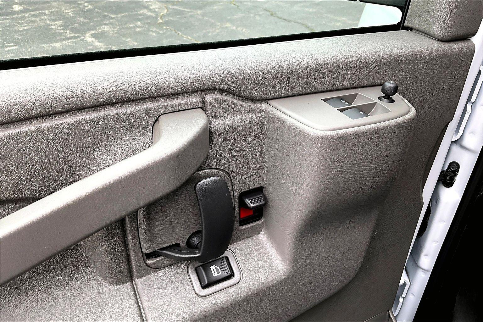 2026 Chevrolet Express Cargo Work Van - Photo 17