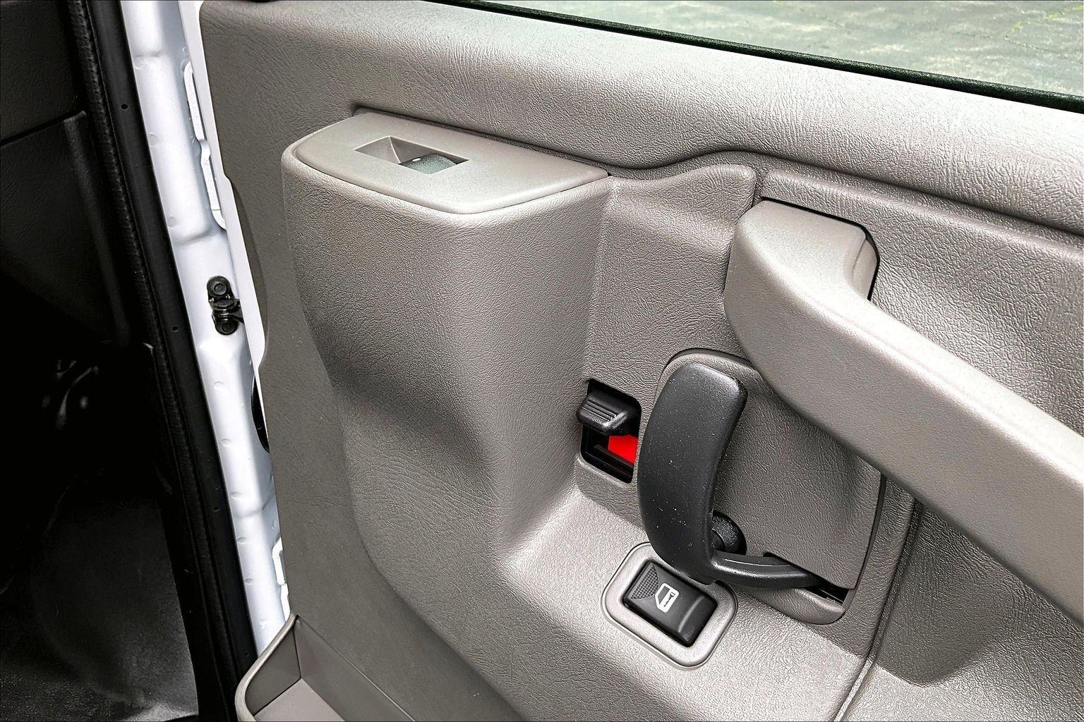 2026 Chevrolet Express Cargo Work Van - Photo 18