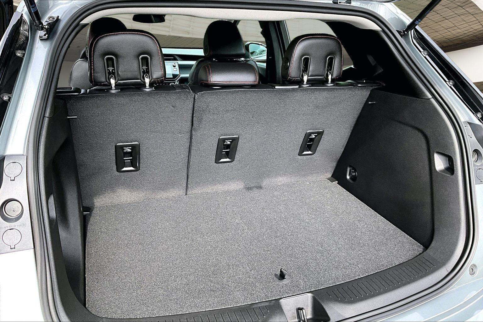 2027 Chevrolet Bolt RS - Photo 5