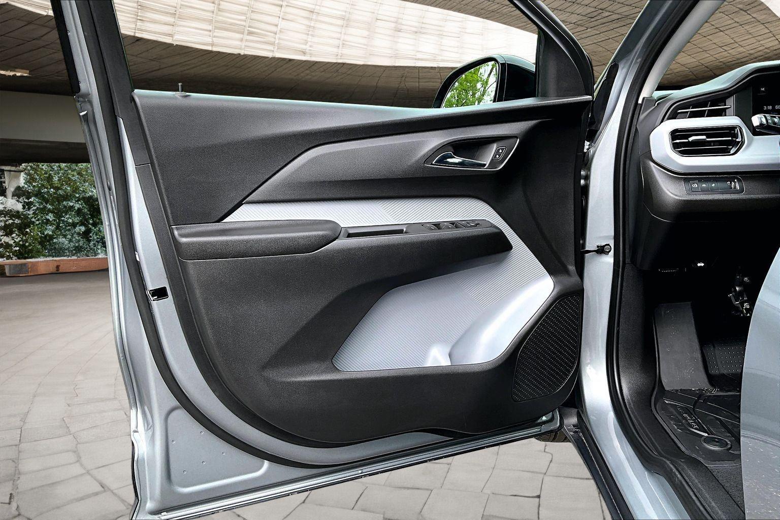 2027 Chevrolet Bolt RS - Photo 9