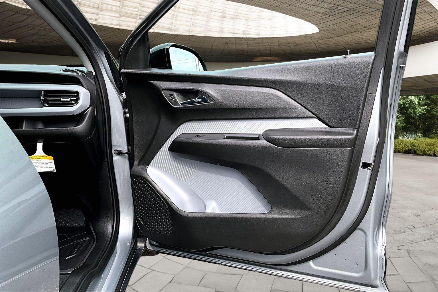 2027 Chevrolet Bolt RS - Photo 13