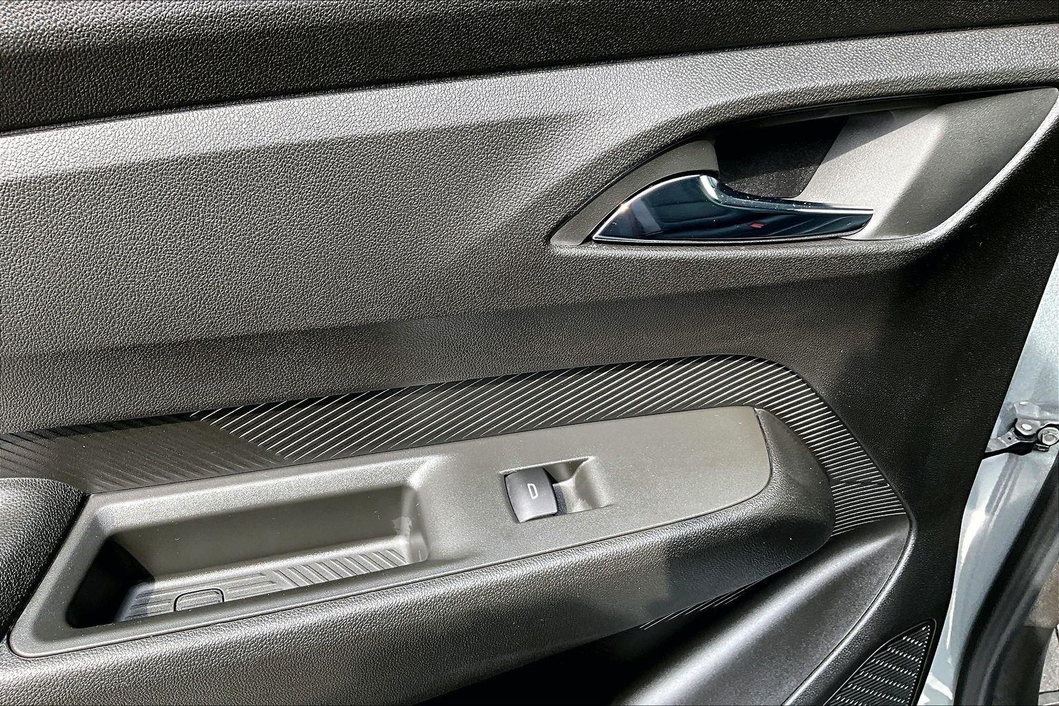 2027 Chevrolet Bolt RS - Photo 18