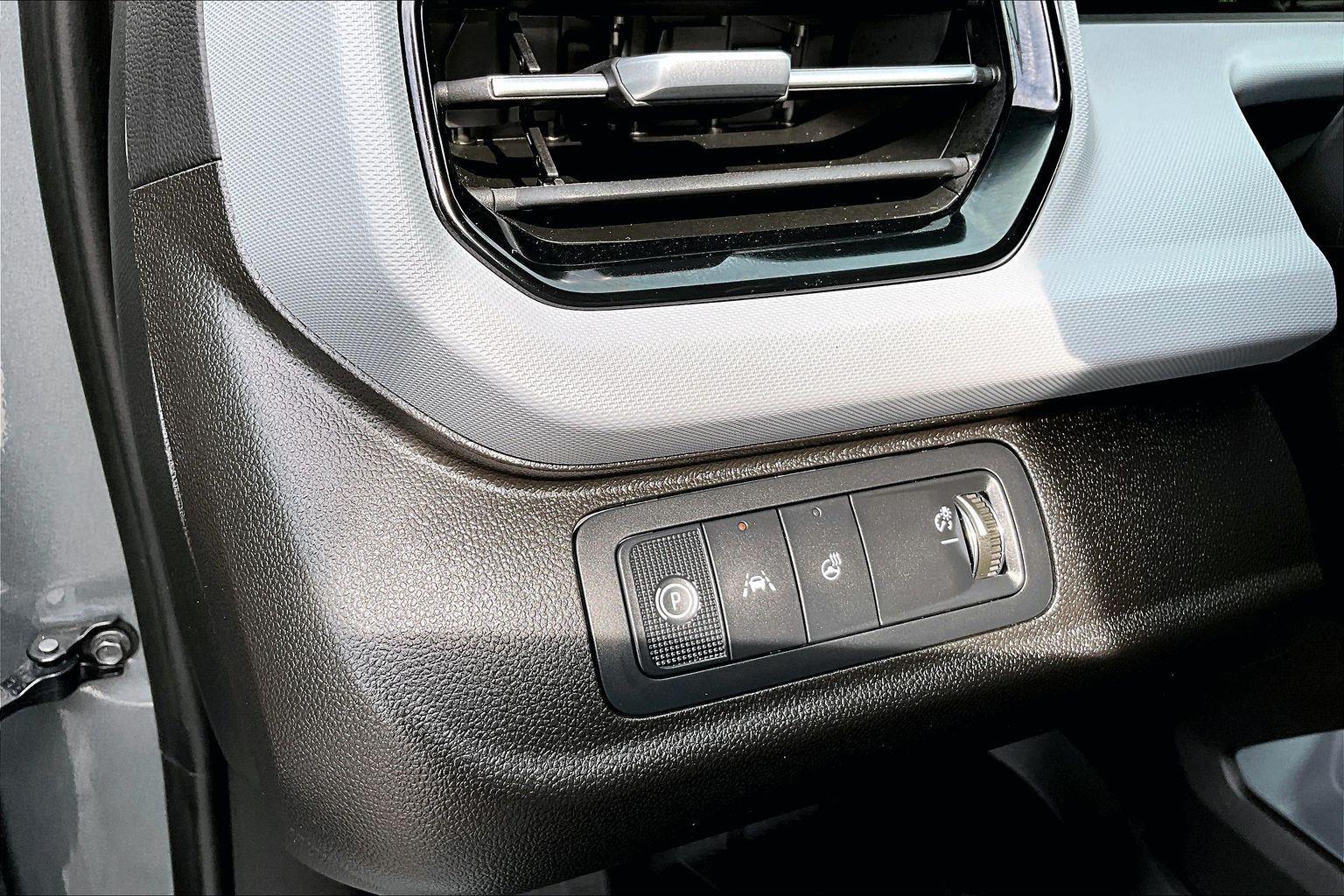 2027 Chevrolet Bolt RS - Photo 22