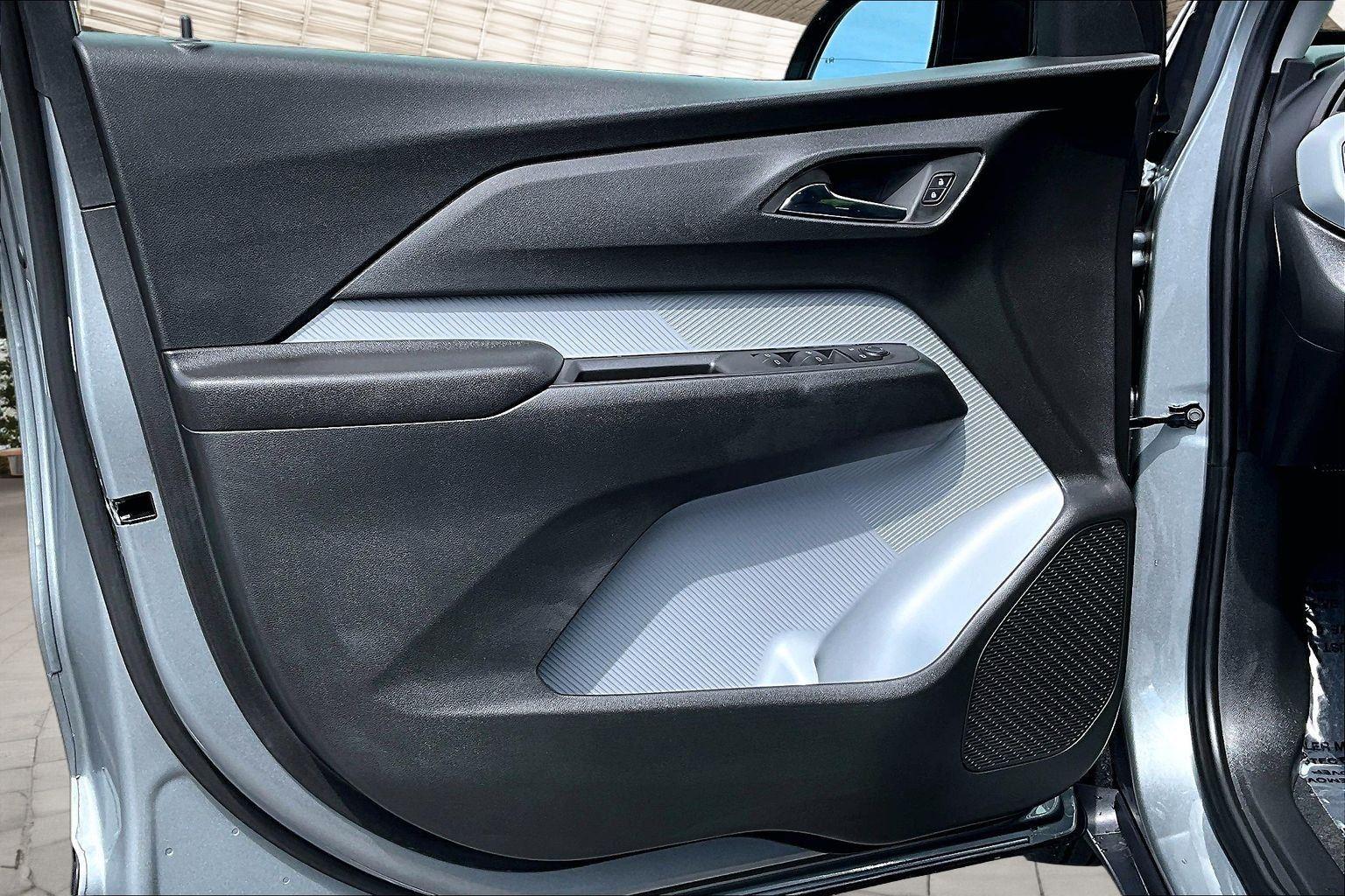 2027 Chevrolet Bolt LT - Photo 9