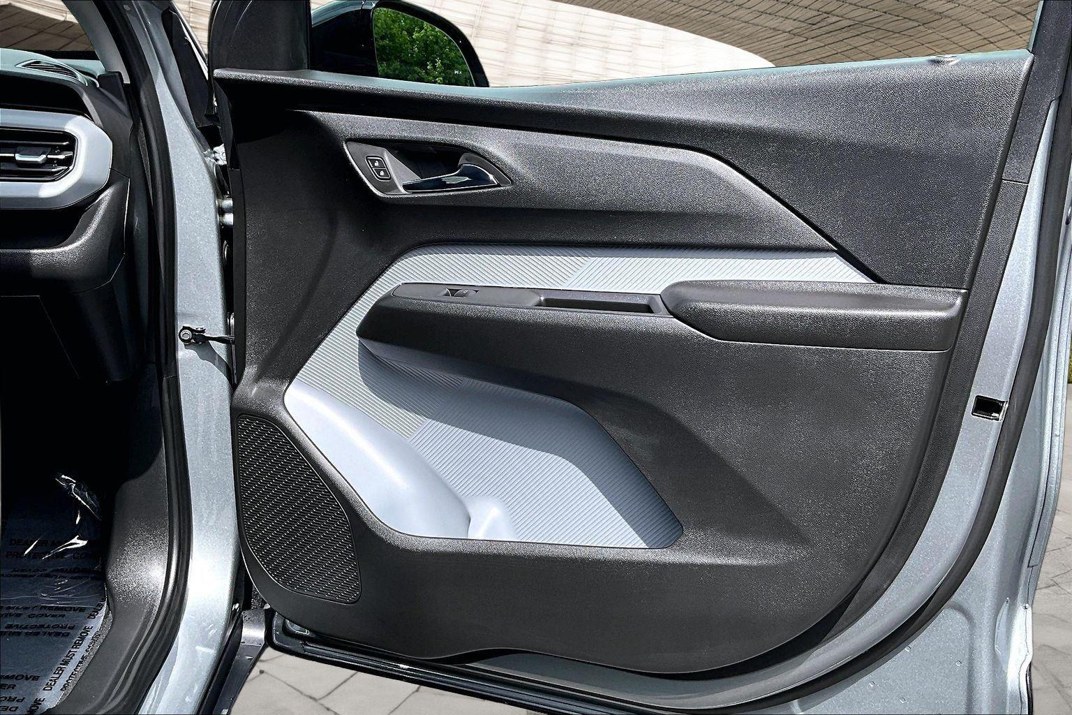 2027 Chevrolet Bolt LT - Photo 13