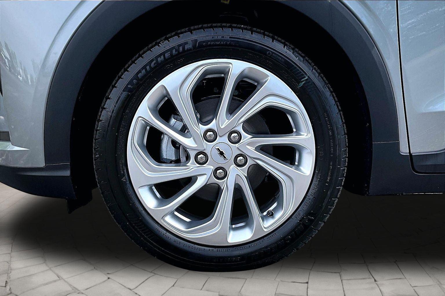 2027 Chevrolet Bolt LT - Photo 15