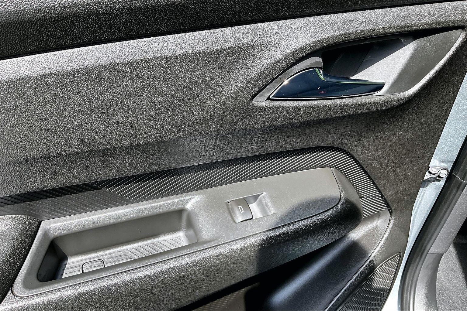 2027 Chevrolet Bolt LT - Photo 18