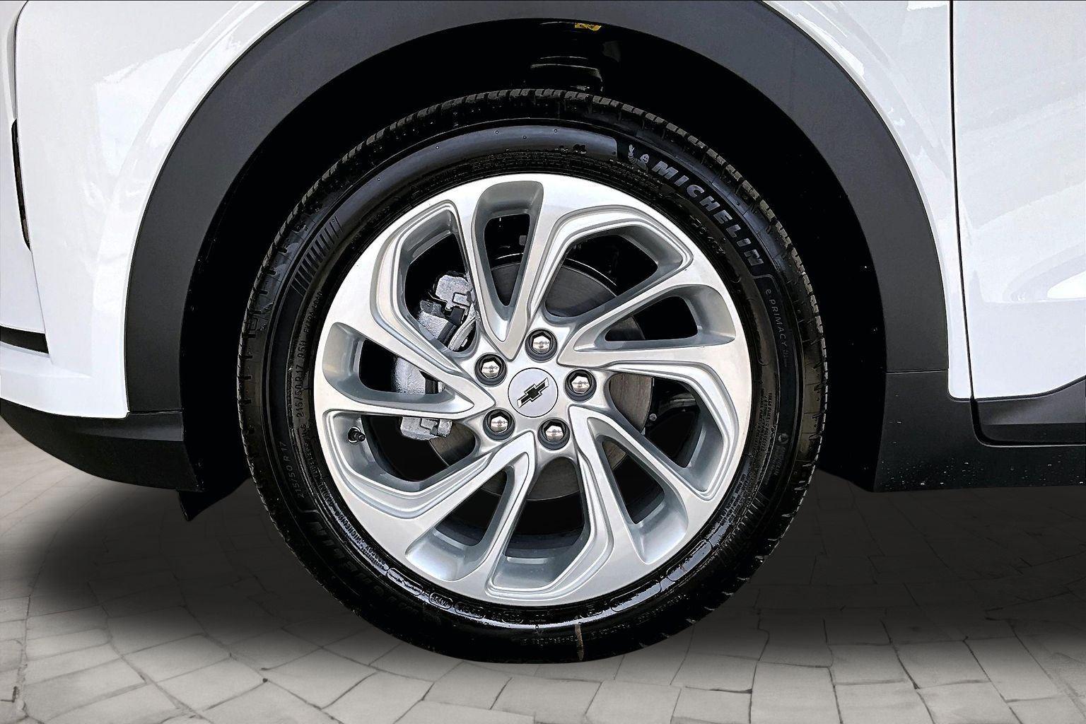2027 Chevrolet Bolt LT - Photo 15