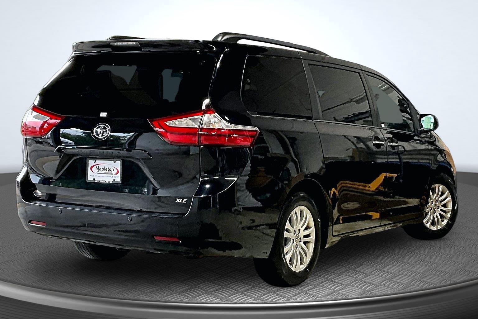 Used 2017 Toyota Sienna XLE Premium with VIN 5TDYZ3DC2HS780106 for sale in St. Charles, IL