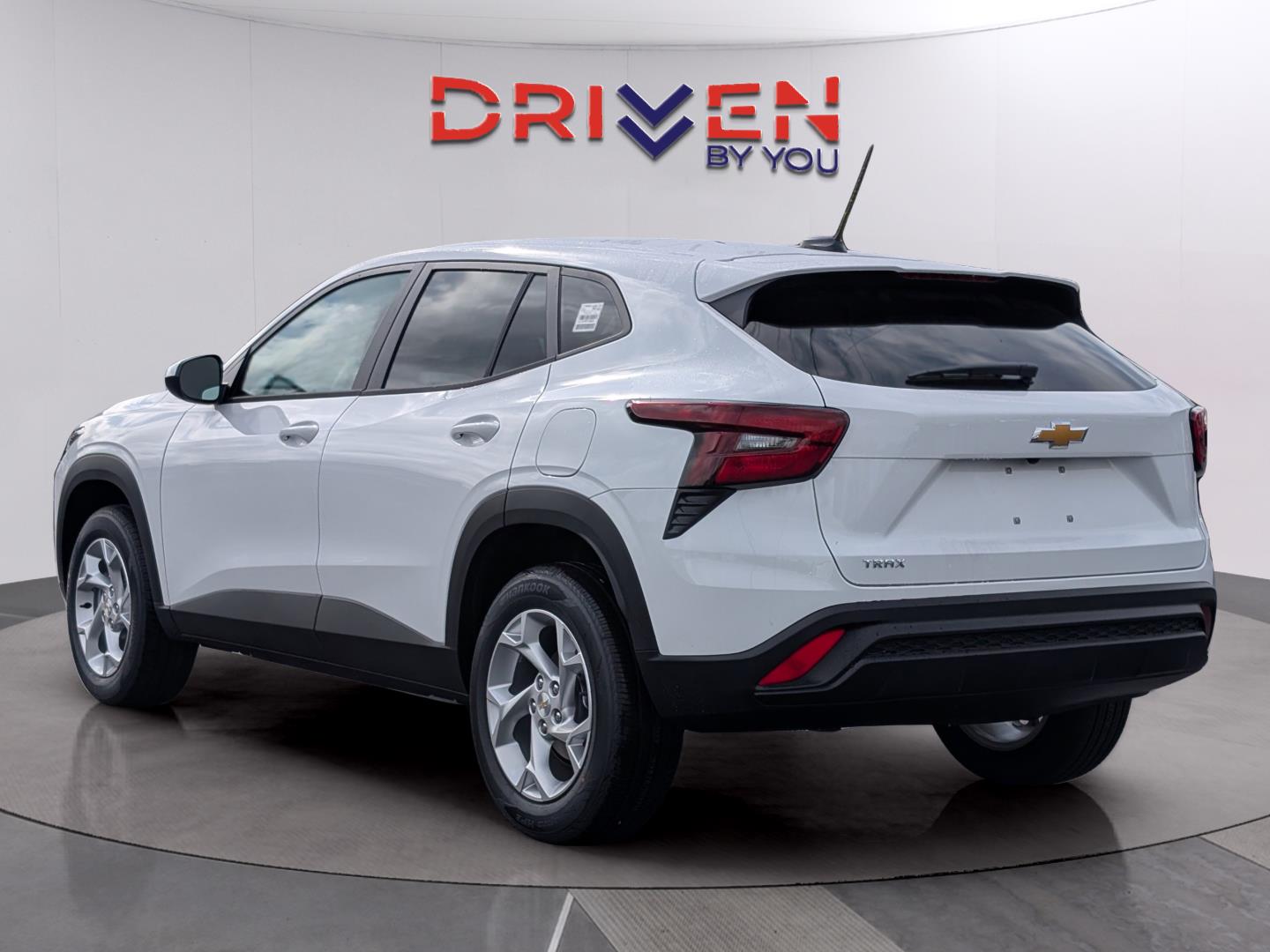 View vehicle photo 3