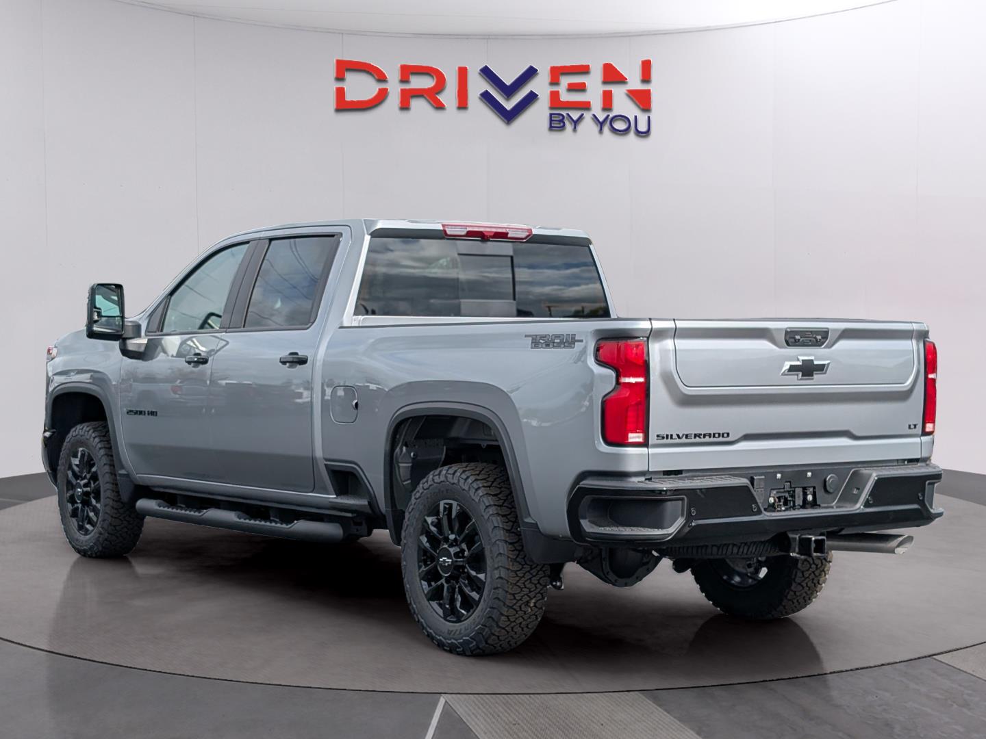 View vehicle photo 3